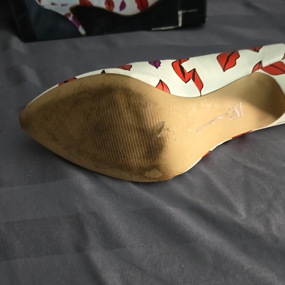 INC lips heels - Picture 2 of 4